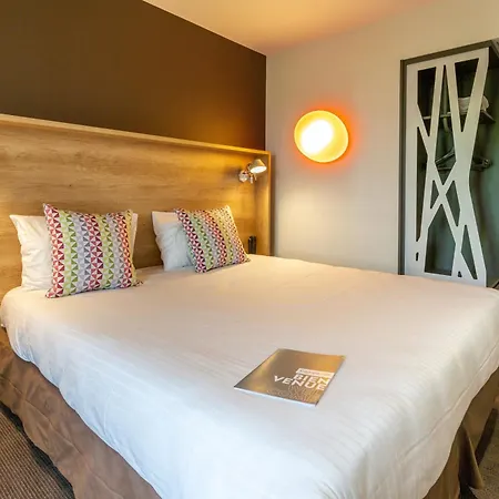 Campanile Nord لافال