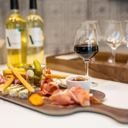 فندق Campanile Nord لافال