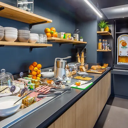 Campanile Nord لافال