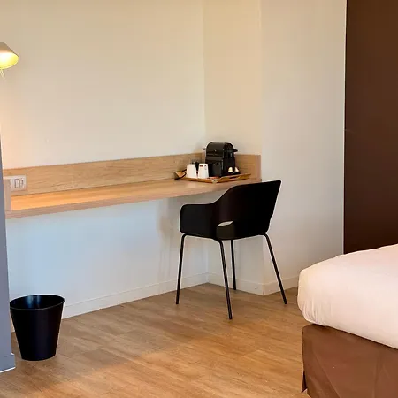 Campanile Prime Laval Nord Отель