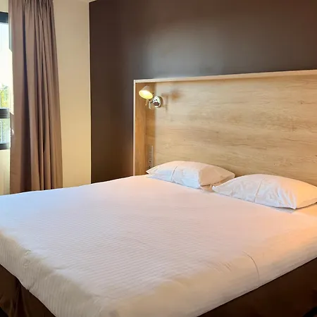 Campanile Prime Laval Nord Отель