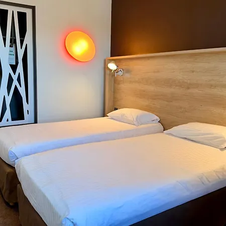 Campanile Prime Laval Nord Отель 3*