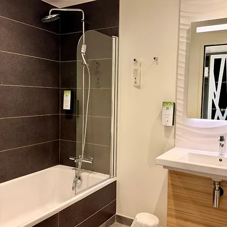 Campanile Prime Laval Nord Отель